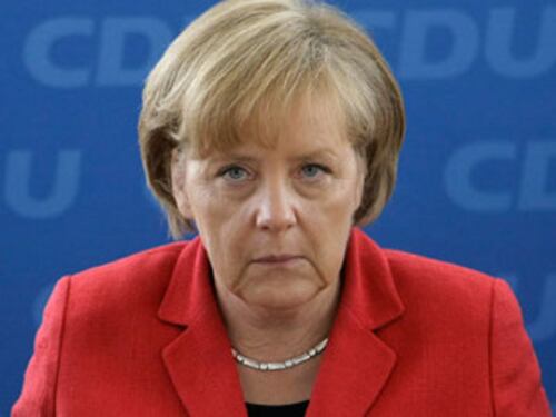 Porte aperte ai migranti, allarmi sottovalutati, pochi controlli Angela Merkel finisce nel mirino