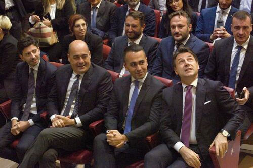 Conte vuole andare in conclave: "In ritiro coi leader di maggioranza"