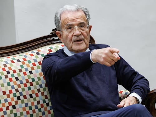 Prodi ci riprova con l’assalto al governo: “Meloni ubbidiente e più insidiosa di Berlusconi”