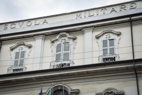 Milano, violenze e abusi alla scuola militare Teulié. Fermato professore: "Velate minacce, ci toccava"
