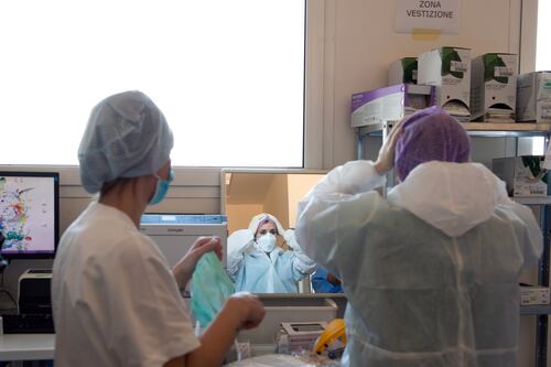La Regione Lazio nega i tamponi agli anziani del San Raffaele. I ritardi del Campus Biomedico