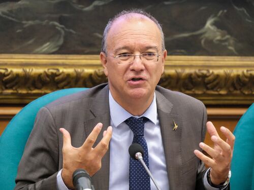 Caivano, il ministro Valditara firma il protocollo per le scuole
