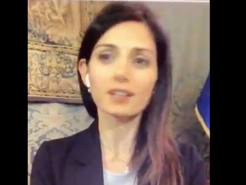Virginia Raggi che gaffe! È vicina a chi perde il lavoro...in nero