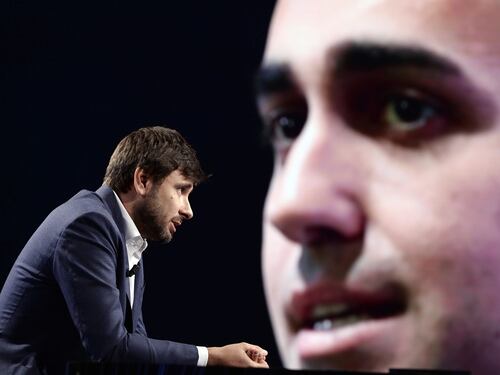 Alessandro Di Battista, così Di Maio e Grillo gli hanno fatto il pacco. Il retroscena che spiega tutto