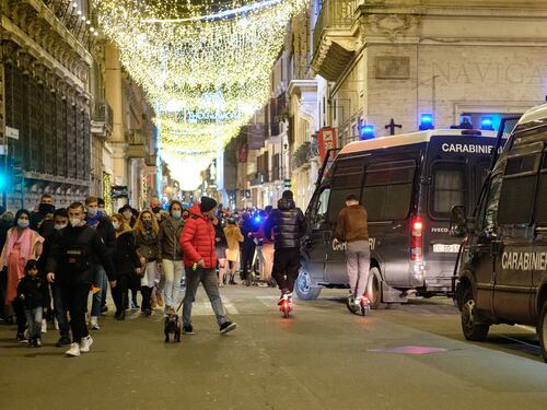 Zona rossa in festivi e prefestivi. Ma se Conte vuole copiare la Merkel parta dai rimborsi