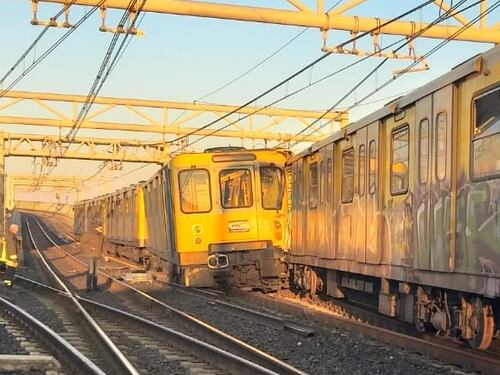 Scontro fra treni della metropolitana, panico e cinque feriti a Napoli