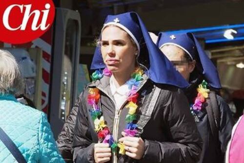 Ilary Blasi si fa suora. Guardala tra penitenze e pellegrinaggi