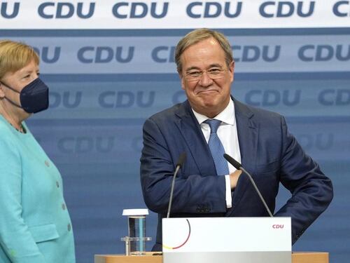 Elezioni Germania, è subito stallo per il dopo Merkel. Scholz rivendica la cancelleria, Cdu mai così in basso