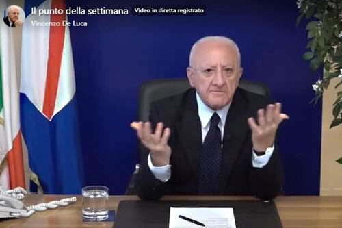 Pd, ora De Luca tratta con Schlein la poltrona per suo figlio e attacca la moglie di Cirielli