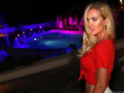Ilary Blasi aspettando l'Isola dei Famosi si allena con il web
