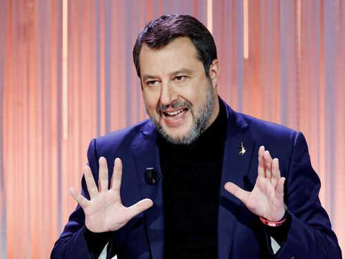 Scuola, il Pd difende chi occupa. Salvini: "Bene 5 in condotta"