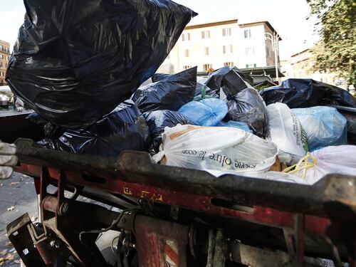 Roma invasa dai topi e Gualtieri "taglia" la derattizzazione. Fondi bloccati