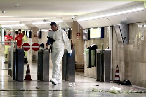 Il panico tra i passanti, le urla, il tunnel della metro chiuso