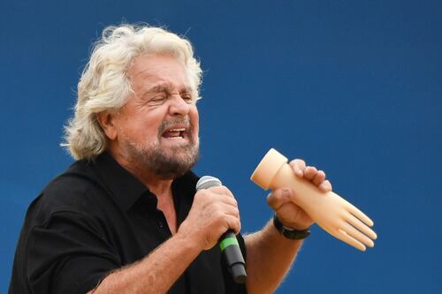 Grillo show al Circo Massimo: "Troppi poteri al Capo dello Stato"