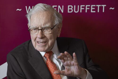 Buffett torna a credere nei media: Berkshire Hathaway investe 350 milioni nel New York Times
