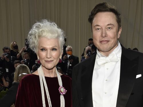 Musk, è la mamma Maye l'arma segreta di Elon (e Trump) in Cina