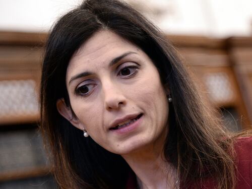 Coronavirus Roma, Virginia Raggi scrive a Zingaretti: tamponi ai senza fissa dimora