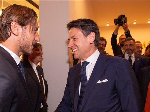 Conte e la Raggi aprono la nuova casa della Roma all'Eur