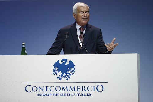 No di Confcommercio al salario minimo. "La soluzione resta il contratto nazionale"