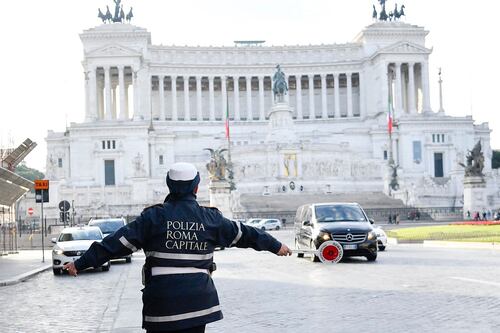 Troppo smog, diesel fermi a Roma. Chi può circolare, proteste e polemiche