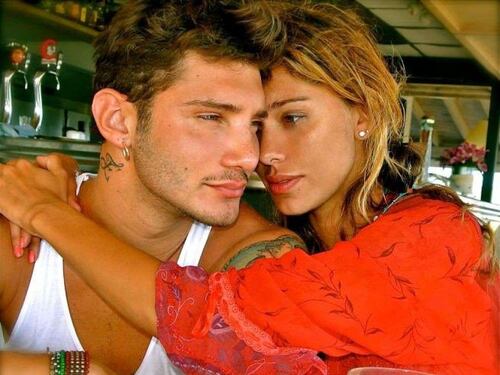 Stefano si confessa su Facebook: "Amo ancora Belen"