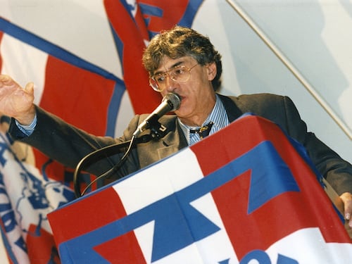 Sbarco in Normandia, Umberto Bossi: "Ringrazio ancora gli americani per averci liberato da Adolf Hitler"