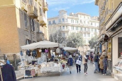 Stop ai mercati in strada