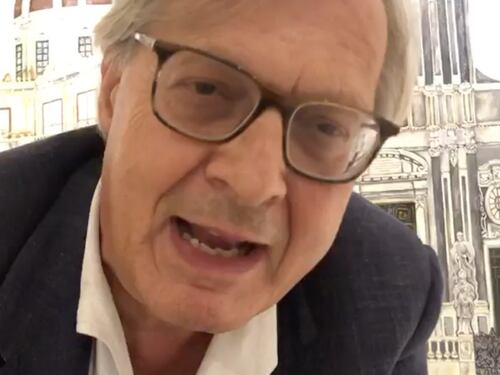 Vittorio Sgarbi annienta Di Maio: foto a spese degli italiani, che sogliola!