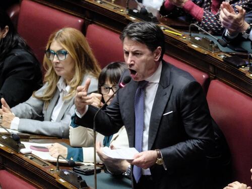 Giuseppe Conte bifronte cambia idea sul Mes: "Non lo voterò"