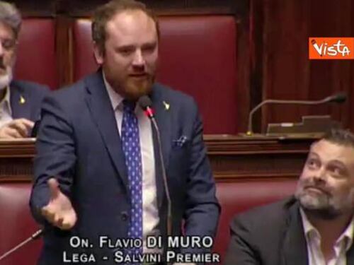"Elisa mi sposi?". Proposta di matrimonio in scena alla Camera e Fico si stizzisce
