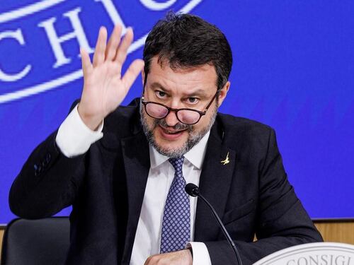 Codice della strada, tutte le misure. Salvini: tolleranza zero su alcol e cellulare alla guida