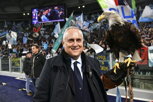 Lazio, Lotito incontra la falconiera Monica