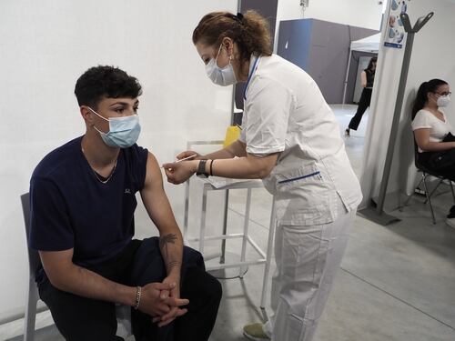 La variante Delta fa paura, Letta vuole il vaccino obbligatorio