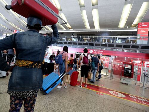 Caos treni, i romani si sono arresi. A Termini poche file e tante cancellazioni