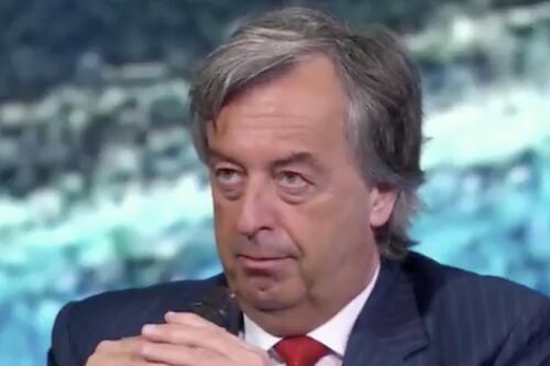 Coronavirus e 5G, Burioni asfalta i complottisti dell'antenna
