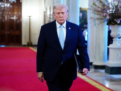 Guerra, l’annuncio di Trump: “Discussioni costruttive con l’Iran. Stop attacchi energia”