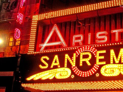 "Sesso e orge" dietro le quinte di Sanremo, la rivelazione hot fa tremare la Rai