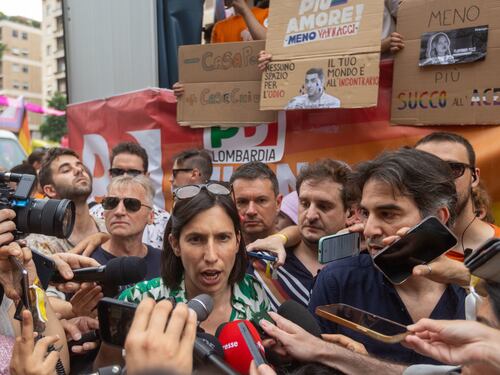 Milano Pride, scandalo al punto stampa di Schlein: giornalisti molestati