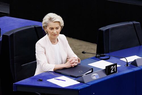 Ue, Paragone brutale con von der Leyen: se questa è una leader degna di un’Europa in crisi