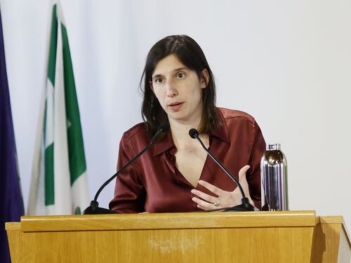 Schlein con il nome nel simbolo: il Pd diventa leaderista ma non può dirlo