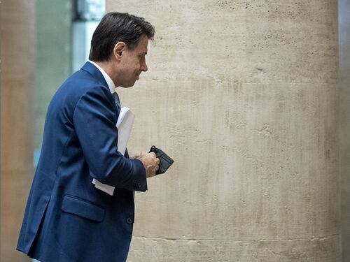 M5S, Beppe Grillo tira un salvagente a Giuseppe Conte: ricorso contro la sospensione