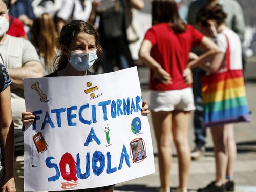 Dietrofront sulla scuola. Speranza: anche le superiori in classe a settembre