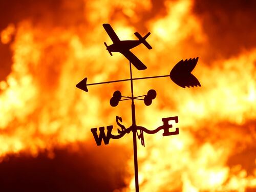 Brucia la California. Le fiamme arrivano a Bel Air e Beverly Hills