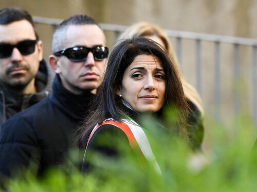 Che delusione per la Raggi: la rivoterebbe un romano su cinque