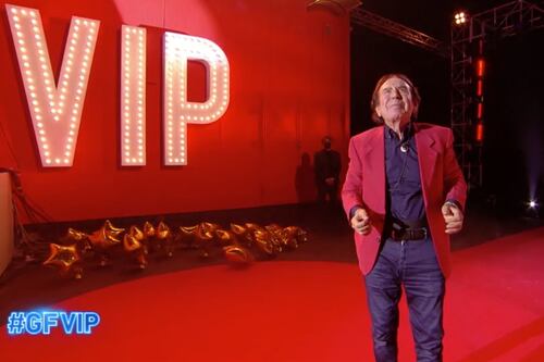 Giucas Casella al GF Vip, "non potevo farlo". L'illusionista sgancia la prima bomba su Amanda Lear