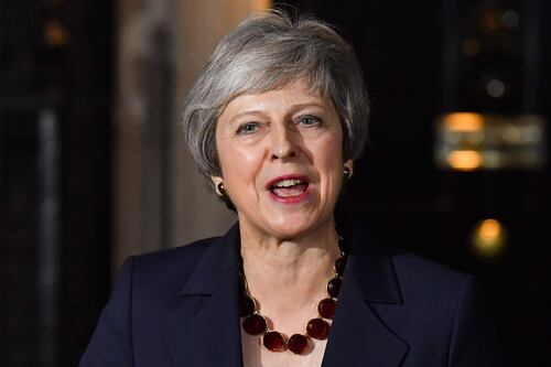 Terremoto Brexit, nel governo May si dimettono quattro ministri