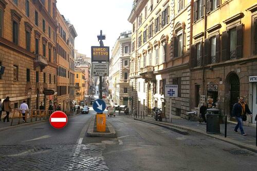 Ztl sorvegliata speciale, multe e patenti ritirate