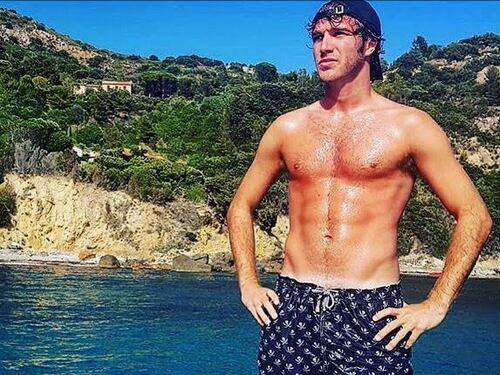 Di padre in figlio. Paolo Ciavarro fa strage di cuori (su Instagram)