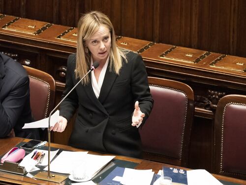 Guerra, Meloni ammutolisce il M5S: “Convinciamo i russi con il reddito di cittadinanza?”