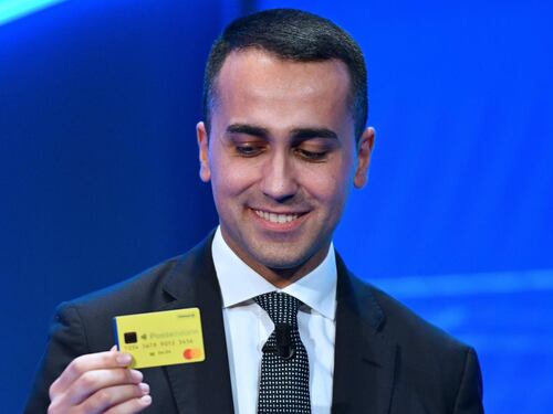 Gialla ed anonima, ecco la card di Di Maio